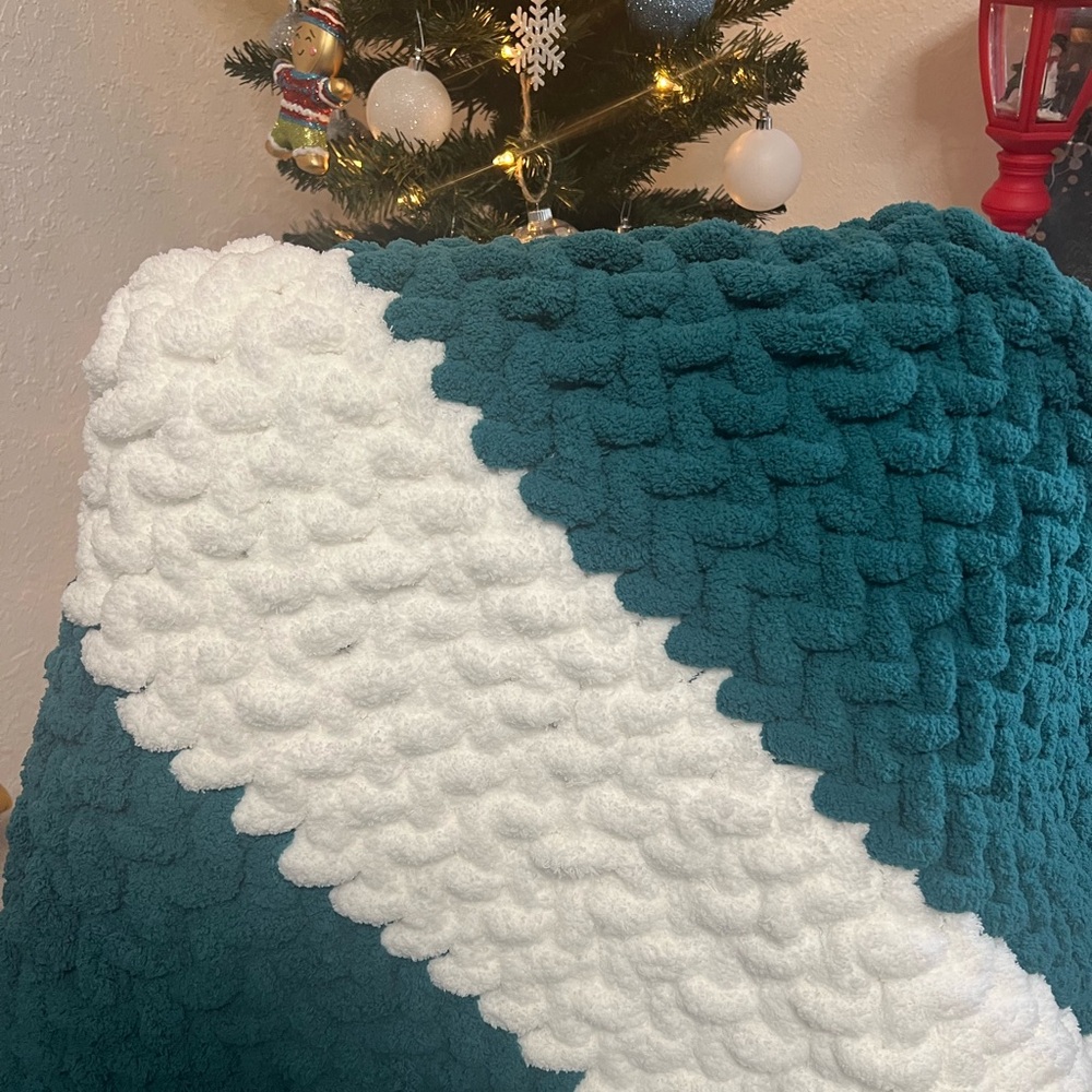 Cozy Teal and White Holiday Pet Bed